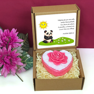 PANDA - svíčka SRDCE S RŮŽÍ pro paní učitelku